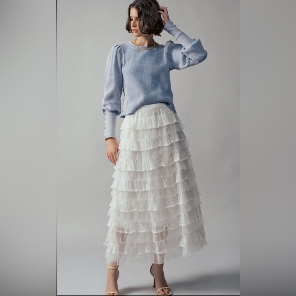 Elegant White Tulle Skirt